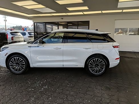 Used 2020 Lincoln Corsair Reserve w/ Appearance Package image 8