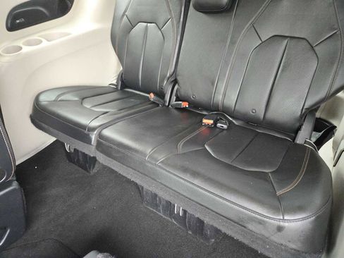 Used 2019 Chrysler Pacifica Touring-L Plus w/ Advanced Safetytec Group image 27