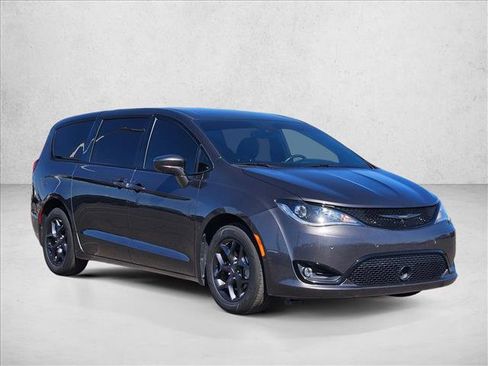 Used 2020 Chrysler Pacifica Touring w/ Advanced Safetytec Group FWD image 3