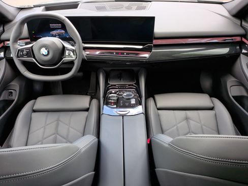 Used 2026 BMW 530i RWD image 31