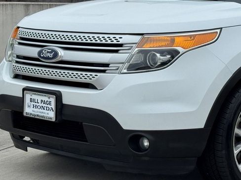 Used 2015 Ford Explorer XLT w/ Equipment Group 202B image 3