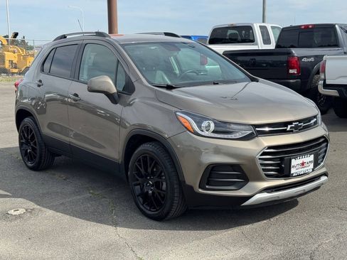Used 2021 Chevrolet Trax LT w/ Premium Seat Package AWD/4WD image 8