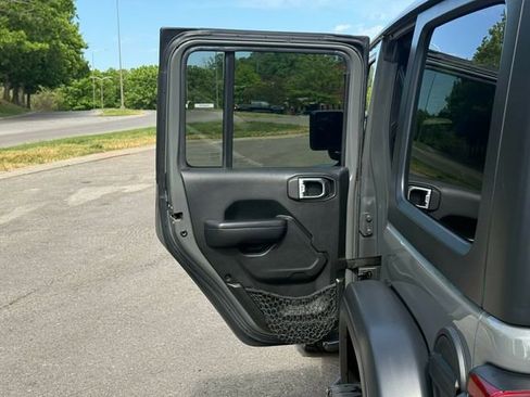 Used 2019 Jeep Wrangler Unlimited Rubicon AWD/4WD image 19