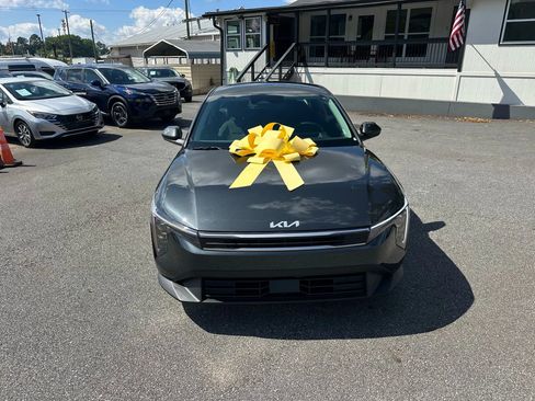Used 2025 Kia K4 image 4