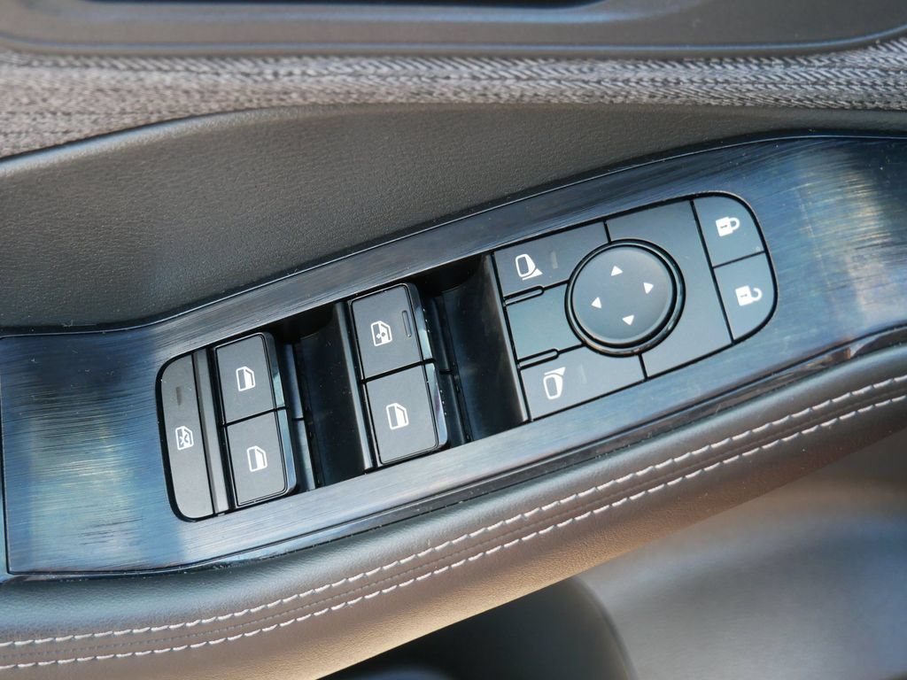 Used 2023 Nissan Rogue SV AWD/4WD image 17