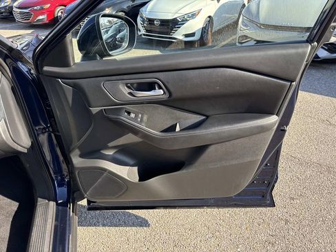 Used 2025 Nissan Rogue SV image 14