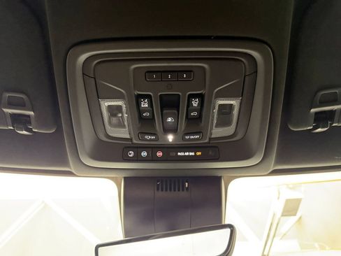 Used 2025 GMC Sierra 1500 AT4 w/ Technology Package AWD/4WD image 16