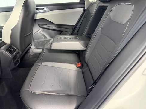 Used 2025 Volkswagen Taos SE AWD/4WD image 15