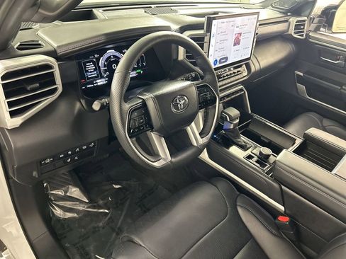 Used 2025 Toyota Sequoia Platinum image 13