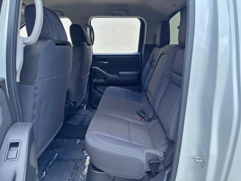 Used 2024 Nissan Frontier SV w/ Technology Package RWD image 34