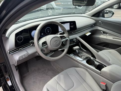 Used 2025 Hyundai Elantra SEL FWD image 3