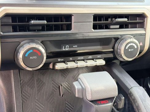 Used 2025 Toyota Tacoma TRD Off-Road AWD/4WD image 25