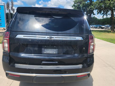 Used 2023 Chevrolet Suburban LT w/ LT Signature Package AWD/4WD image 5