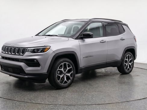Used 2025 Jeep Compass Limited AWD/4WD image 3