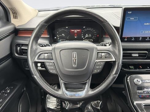 Used 2023 Lincoln Nautilus Reserve AWD/4WD image 8