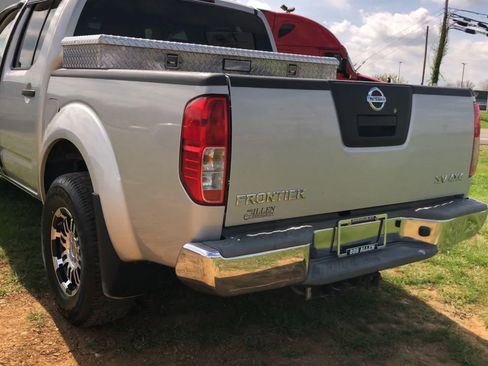 Used 2011 Nissan Frontier SV w/ SV Premium Utility Pkg image 6