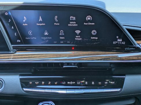 Used 2021 Cadillac Escalade Premium Luxury w/ LPO, Radiant Package AWD/4WD image 17