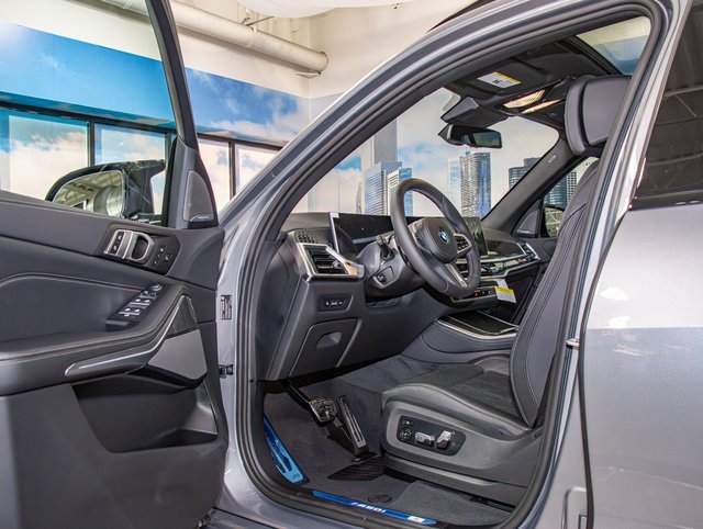Used 2026 BMW X5 M60i w/ Climate Comfort Package AWD/4WD image 13