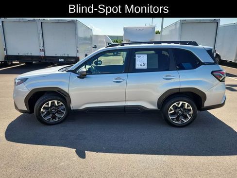 Used 2025 Subaru Forester Premium AWD/4WD image 4