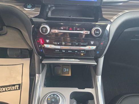 Used 2021 Ford Explorer Limited w/ Equipment Group 301A image 19