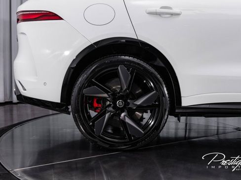 Used 2024 Jaguar F-PACE SVR image 21