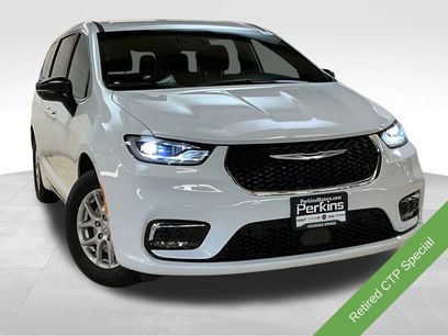 New 2025 Chrysler Pacifica Select