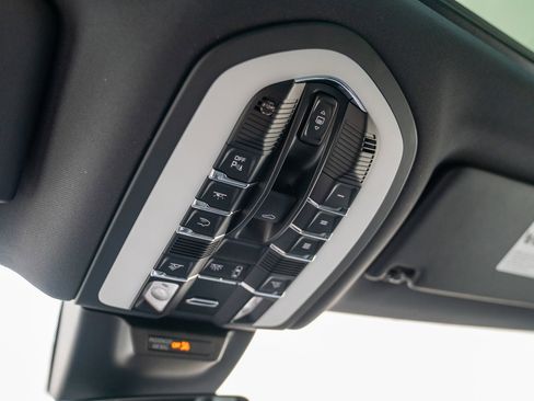 New 2026 Porsche Macan image 21