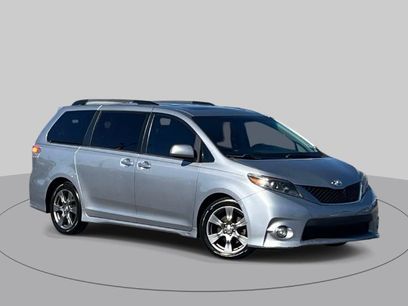 Used 2017 Toyota Sienna SE Premium
