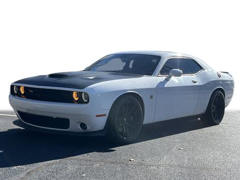 Used 2020 Dodge Challenger R/T Scat Pack w/ Dynamics Package image 18