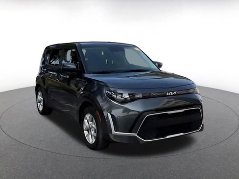 Used 2025 Kia Soul LX w/ LX Technology Package image 3