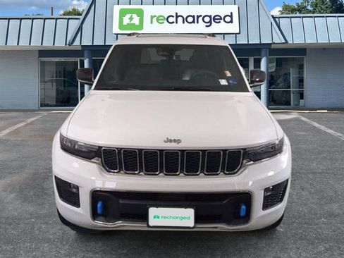 Used 2022 Jeep Grand Cherokee Overland w/ Luxury Tech Group IV AWD/4WD image 8