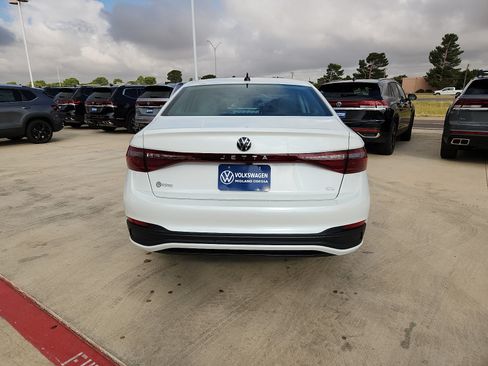New 2026 Volkswagen Jetta SE FWD image 6