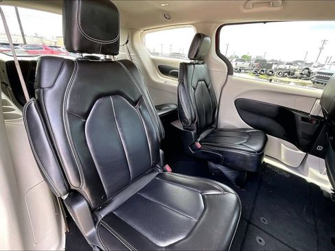 Certified 2023 Chrysler Pacifica Touring-L FWD image 22
