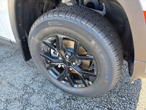 New 2026 Jeep Grand Cherokee Altitude image 9