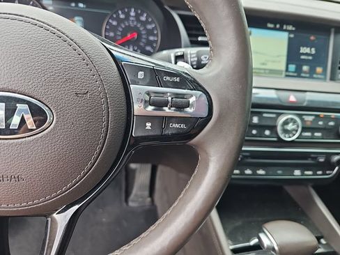 Used 2017 Kia Cadenza Limited FWD image 19