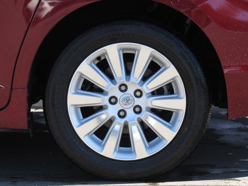 Used 2015 Toyota Sienna XLE w/ XLE Navigation Package AWD/4WD image 40