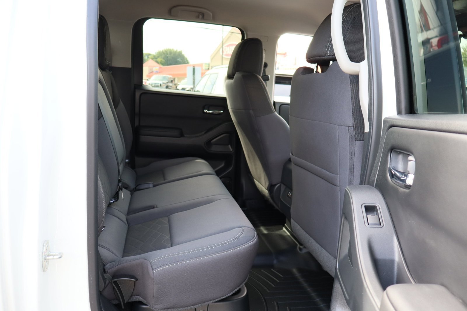 Used 2025 Nissan Frontier SV w/ Tow Package AWD/4WD image 29