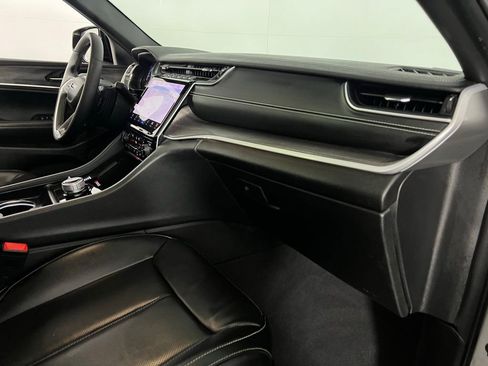 Used 2024 Jeep Grand Cherokee L Limited w/ Luxury Tech Group II image 32