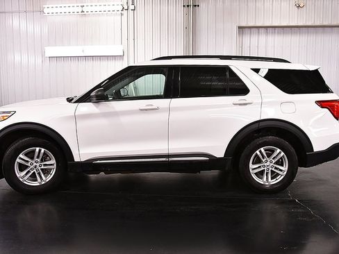 Used 2024 Ford Explorer XLT w/ Class IV Trailer Tow Package image 4