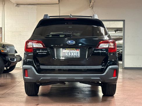 Used 2018 Subaru Outback 2.5i Premium image 4