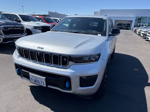 Used 2023 Jeep Grand Cherokee Overland w/ Advanced Protech Group III AWD/4WD image 1