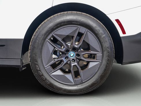 Used 2025 BMW iX xDrive50 image 12