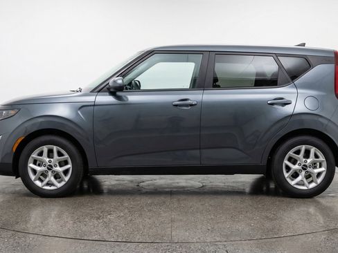 Used 2025 Kia Soul LX w/ LX Technology Package FWD image 5