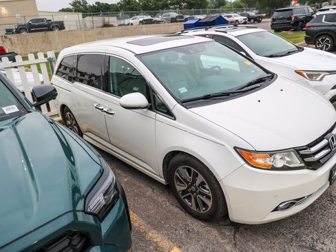 Used 2014 Honda Odyssey Touring Elite image 7