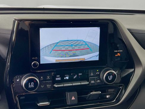 Used 2023 Toyota Highlander XLE image 13