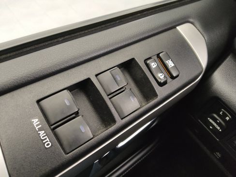 Used 2017 Toyota 4Runner SR5 AWD/4WD image 27