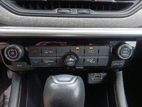 Used 2024 Jeep Compass Latitude AWD/4WD image 24