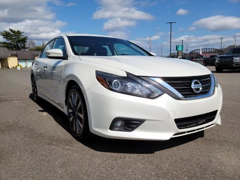 Used 2017 Nissan Altima 2.5 SL w/ 2.5 Technology Package image 3