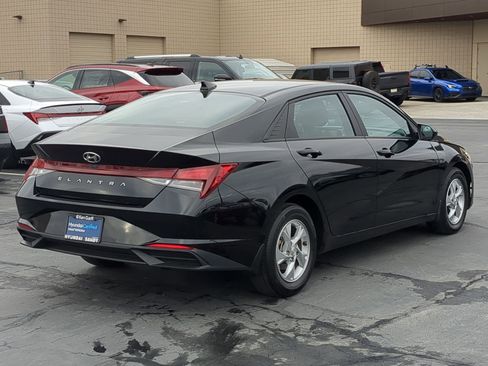 Certified 2023 Hyundai Elantra SE image 3