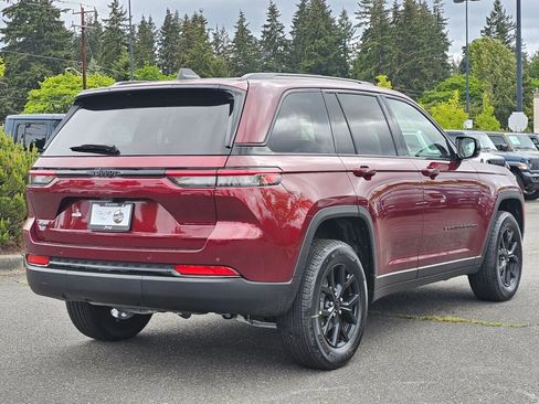 New 2025 Jeep Grand Cherokee Altitude image 9